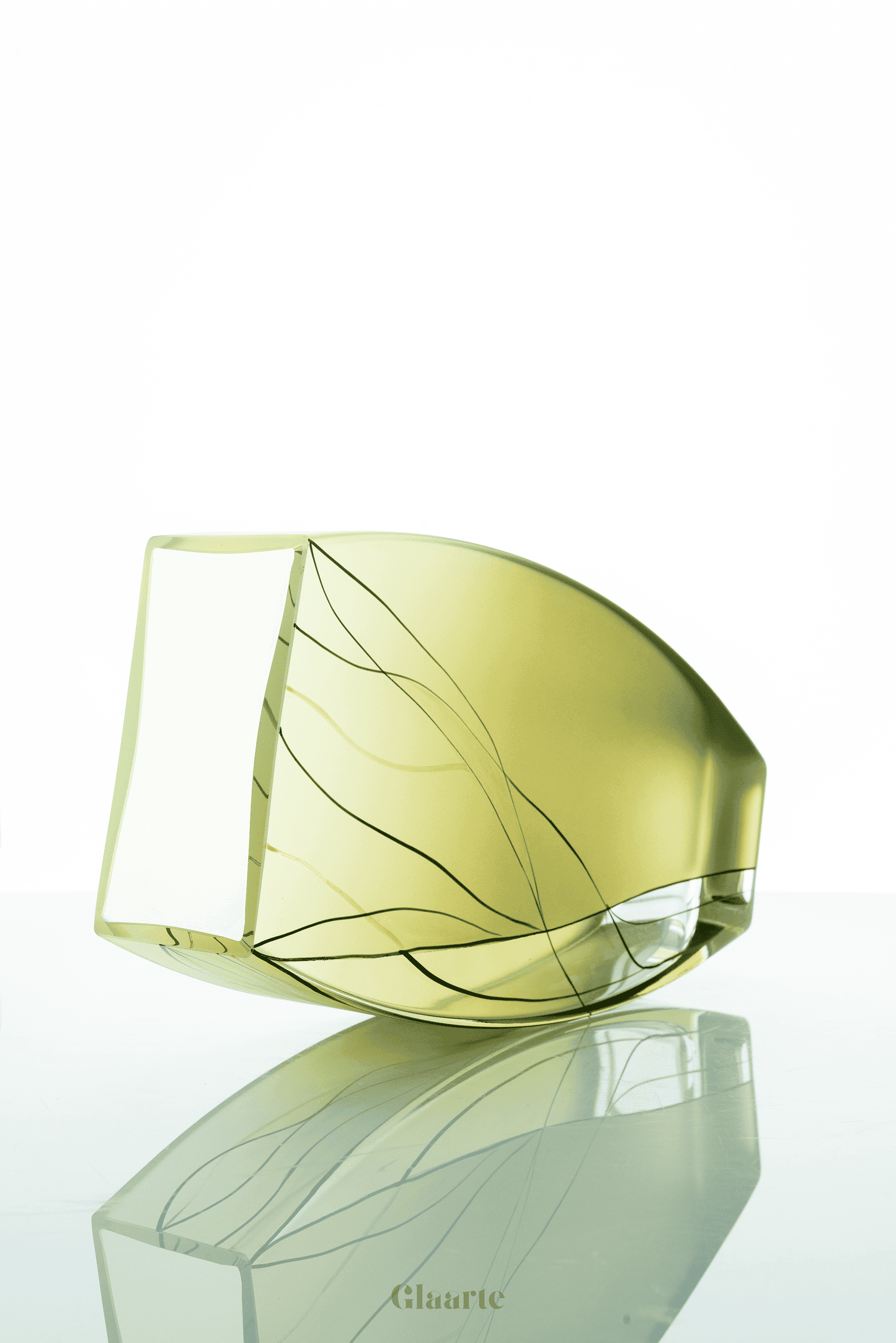 Szklany wazon dekoracyjny Tulipan