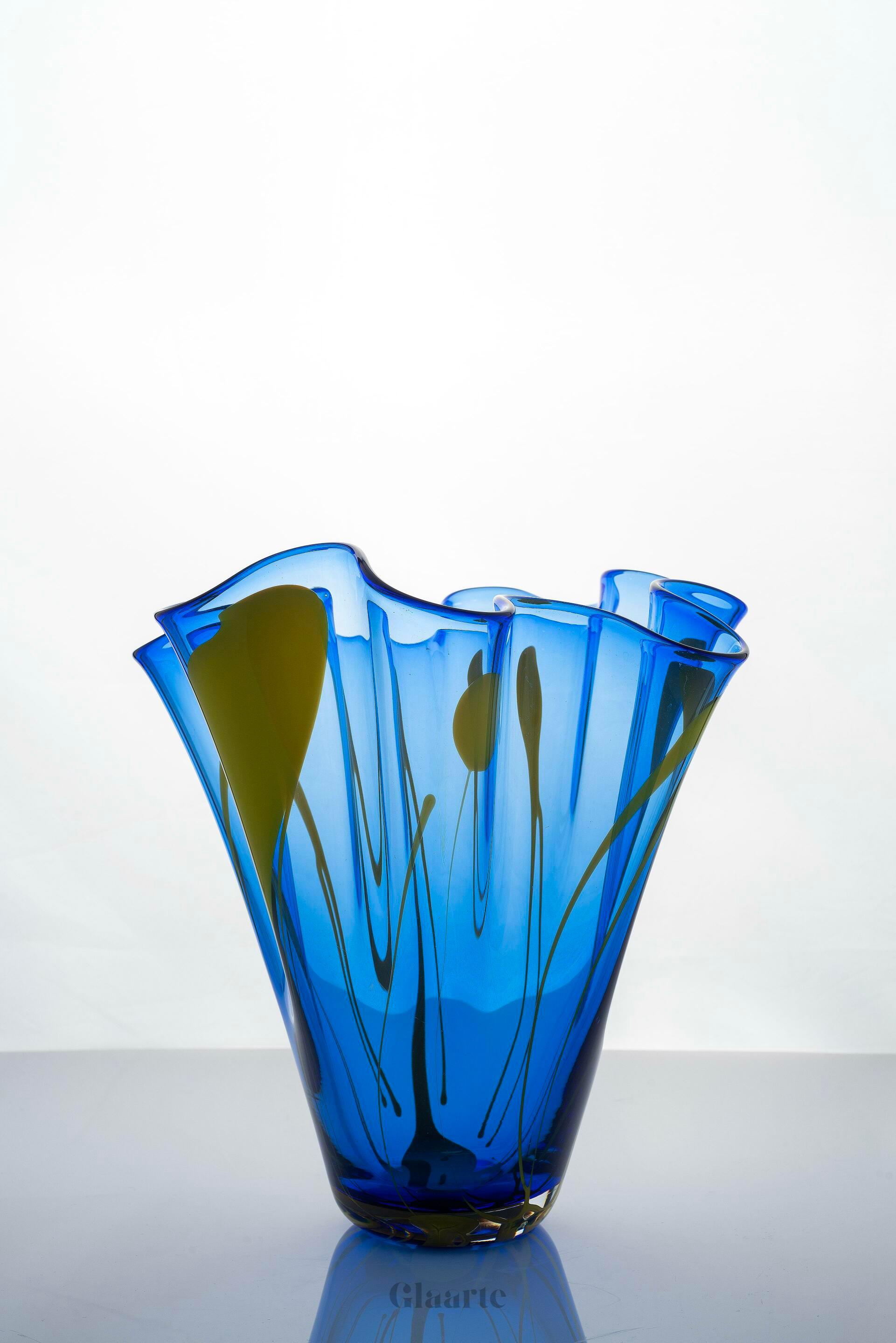 Kryształowy wysoki wazon dekoracyjny Cucuri Blue - Glaarte