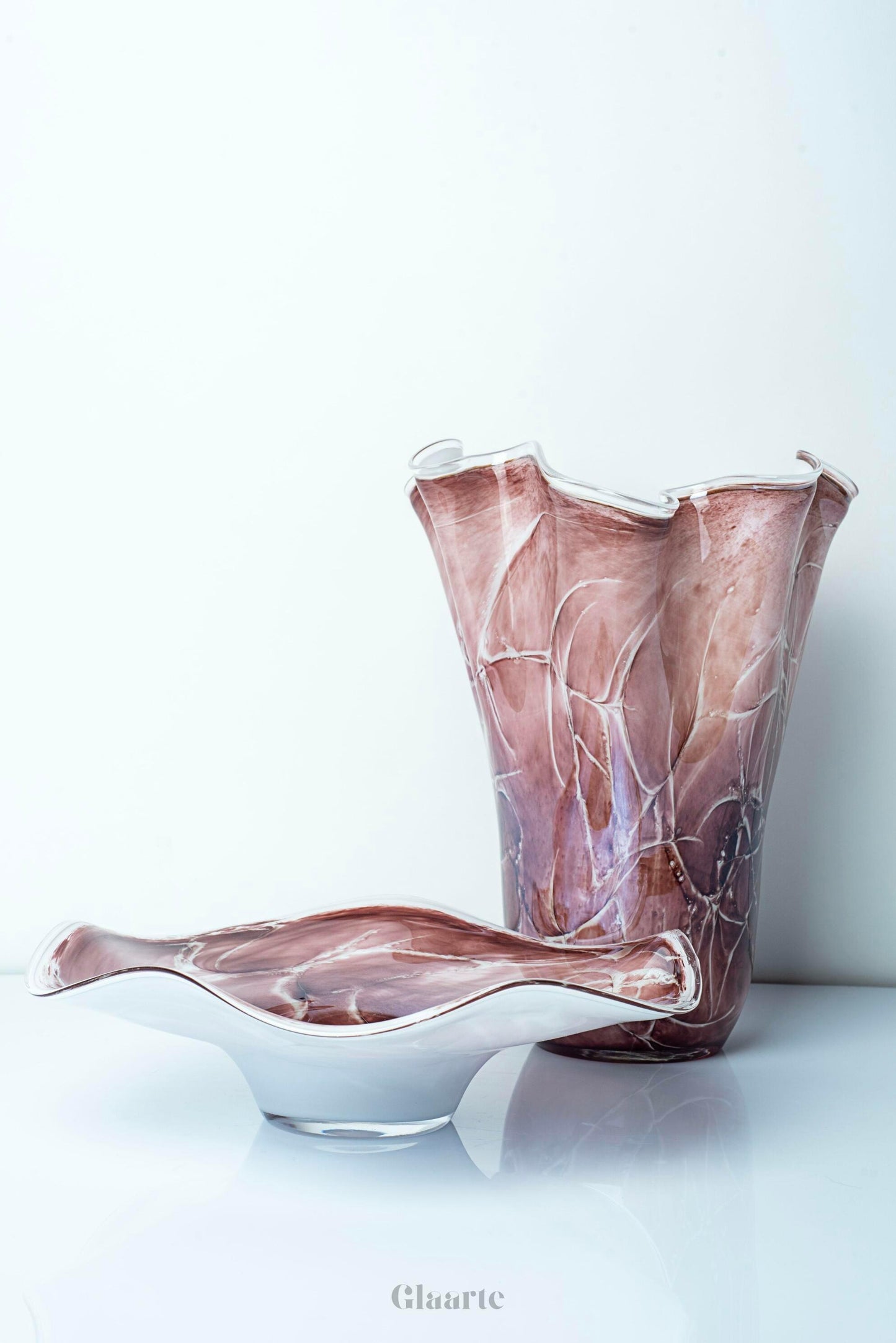 Szklany wysoki wazon dekoracyjny Uzu - Glaarte