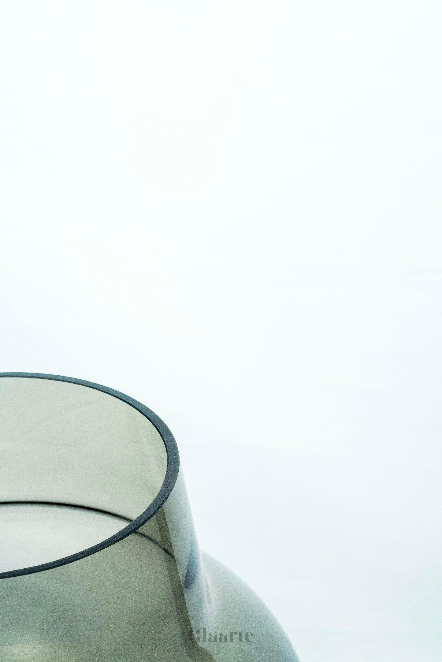 Wysoki szklany wazon dekoracyjny Vasetto Gris - Glaarte