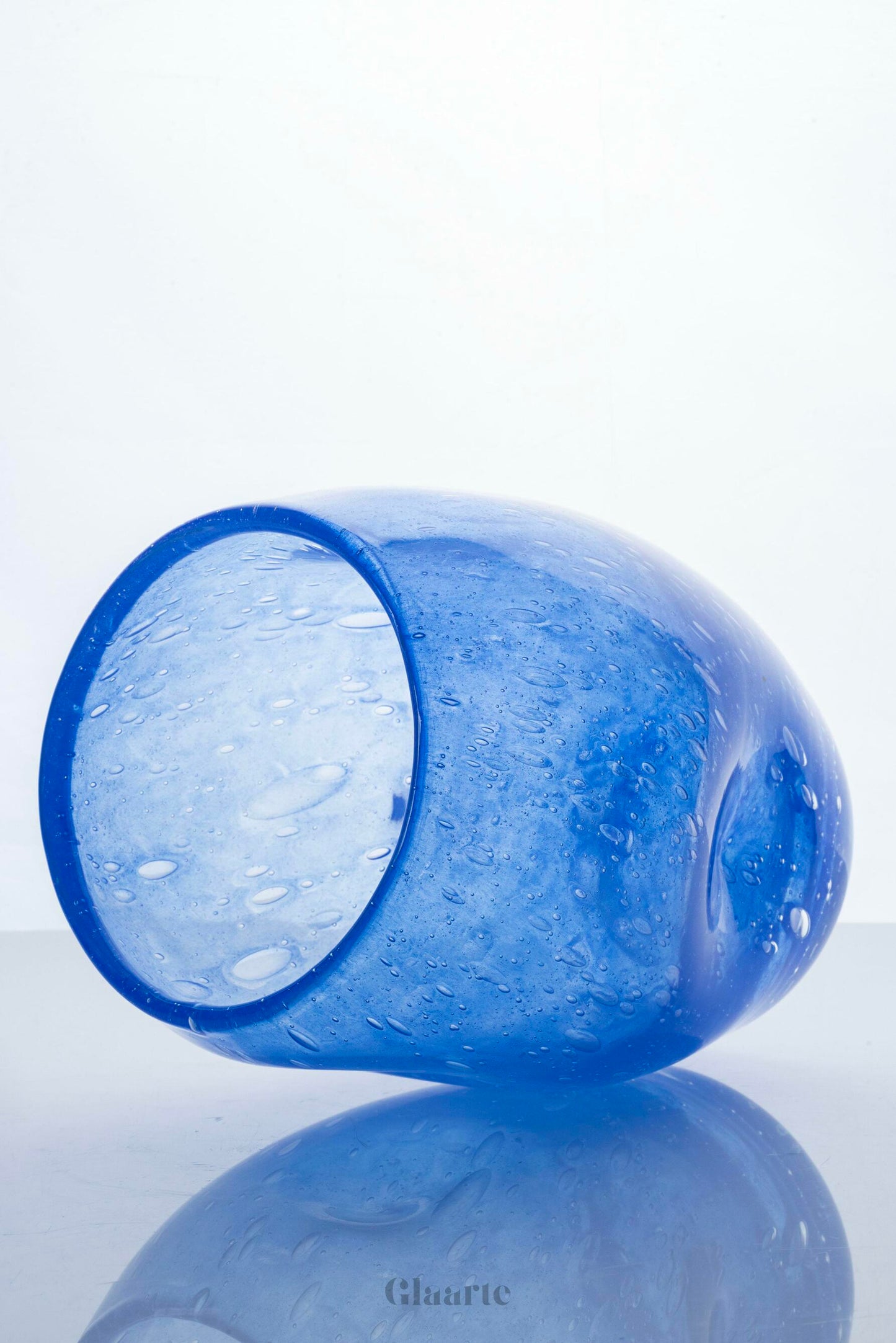 Dekoracyjny błękitny wazon Ceu