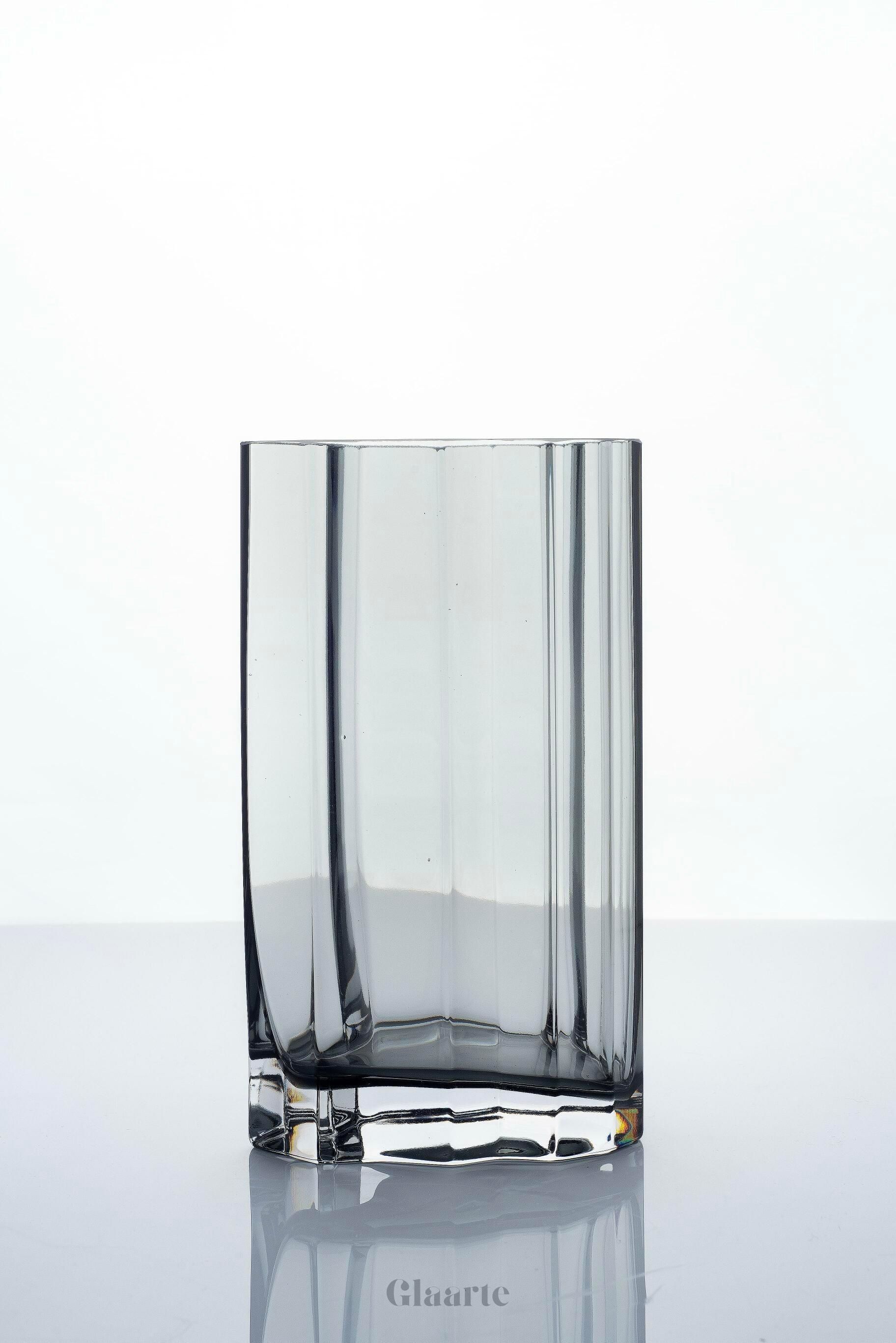 Szklany wazon dekoracyjny Borde Gris - Glaarte