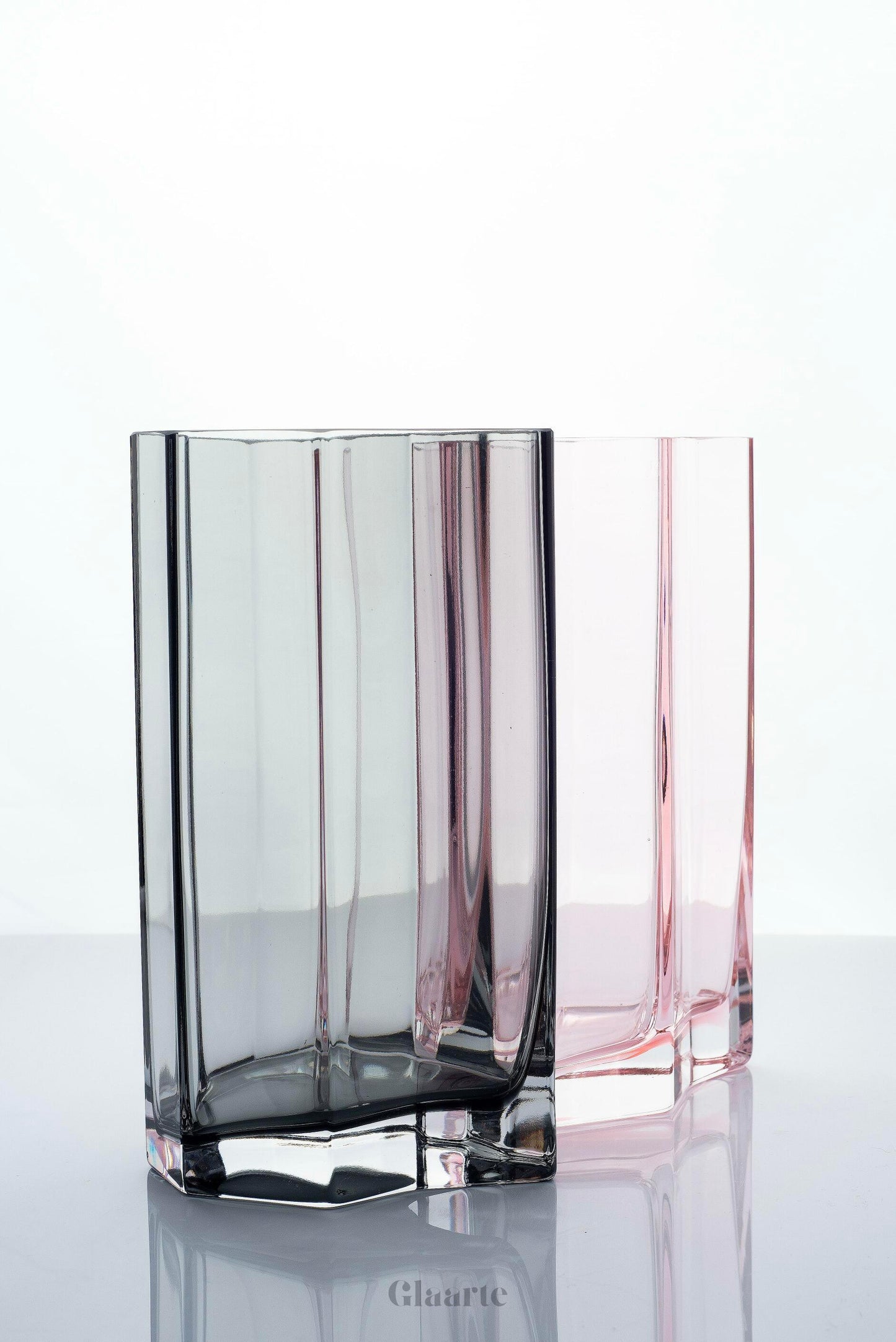 Szklany wazon dekoracyjny Borde Gris - Glaarte