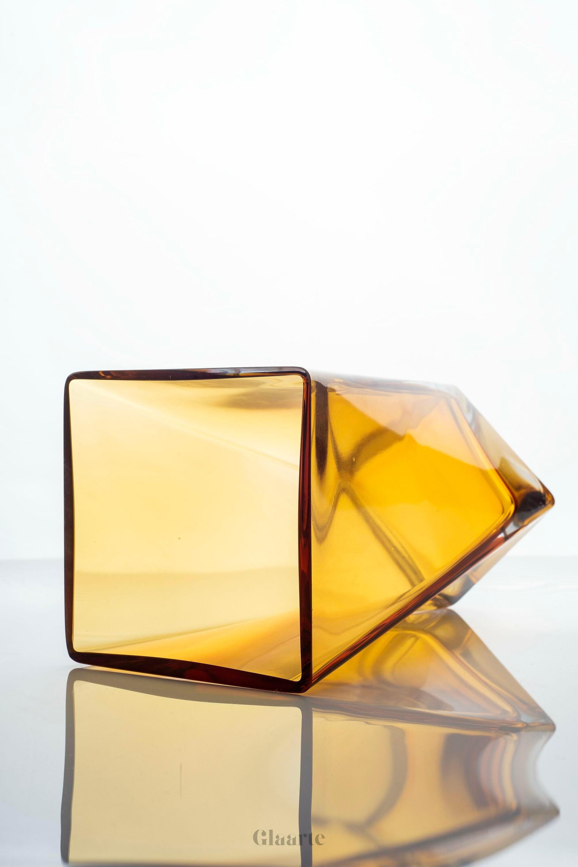 Szklany wazon dekoracyjny Torcido - Glaarte