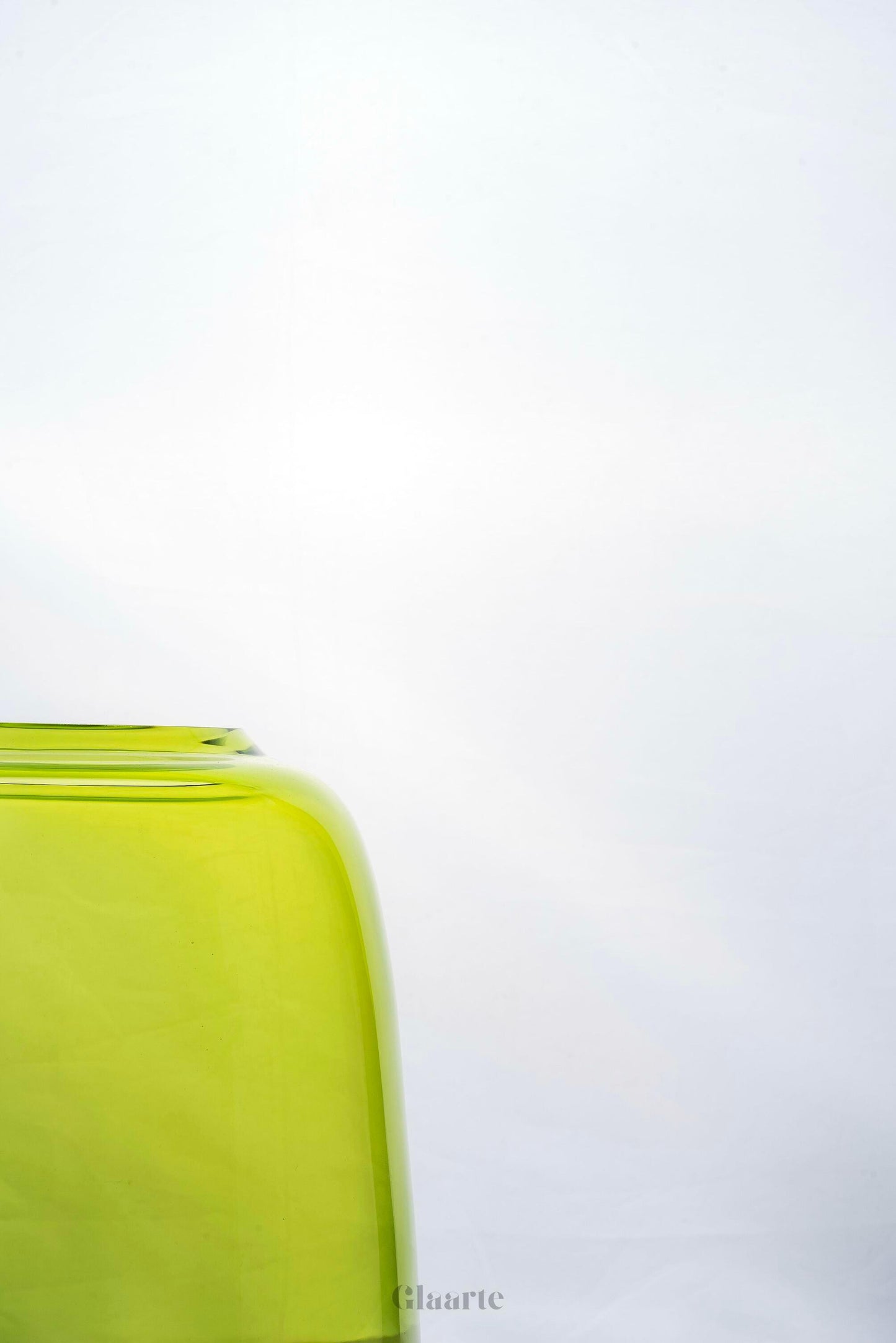 Wysoki szklany wazon dekoracyjny Vasetto Pistacchio - Glaarte